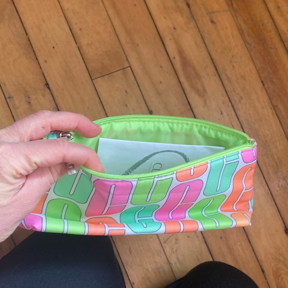 ❤️NEW-Clinique make up bag - Picture 7 of 8